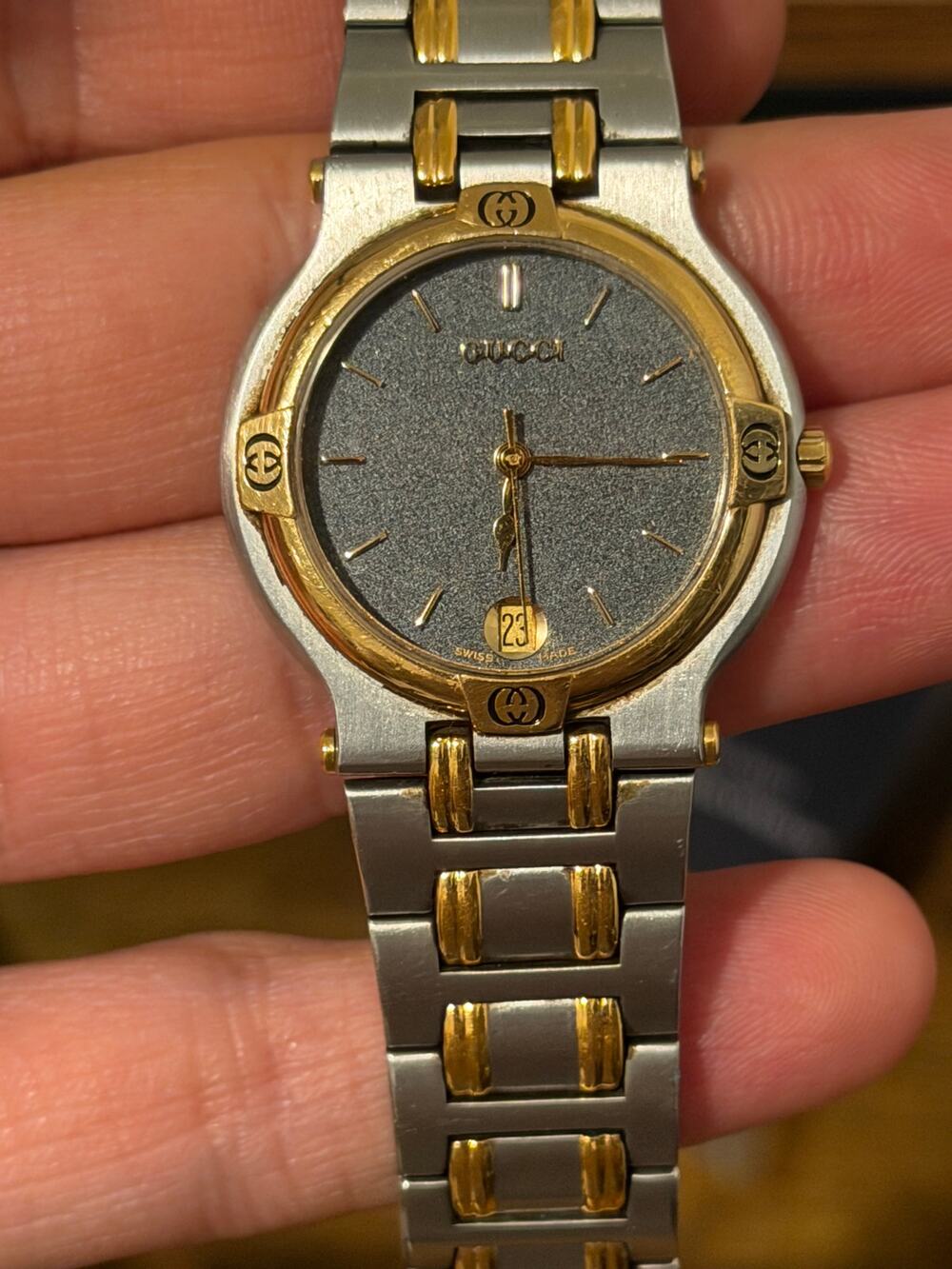 Vintage Gucci 9000M Two-Tone Quartz Men's Watch Textured Gray Dial